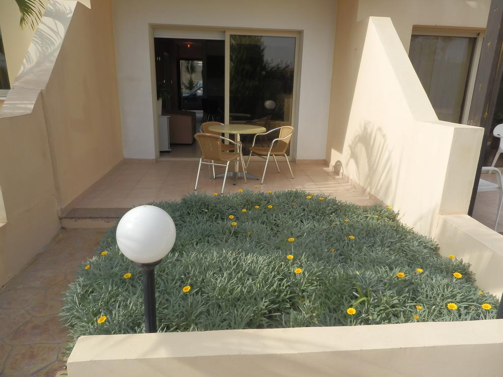 Byreva Apartments Paphos Room photo